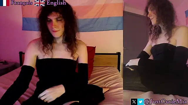 Snapshot of JustCutieMia chatting on 20, 11, 2025 JustCutieMia online show from 20, 11, 2025