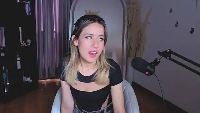 Snapshot of sexfire_lalita chatting on 19, 11, 2025 sexfire lalita online show from 19, 11, 2025