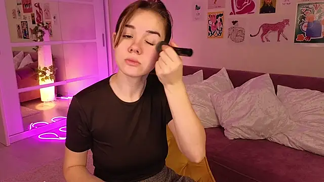 LindaRobertz online show from 10, 3, 2025