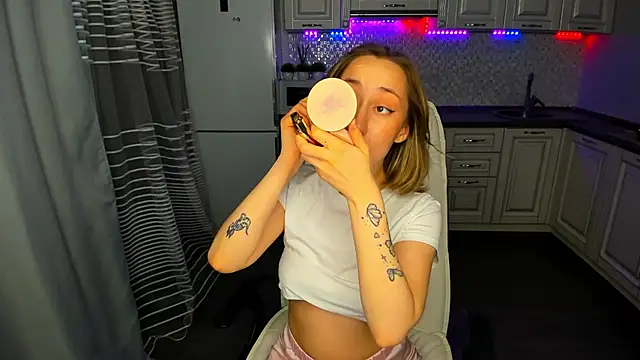 Snapshot of MelodyOfLovee chatting on 12, 3, 2025 MelodyOfLovee online show from 12, 3, 2025