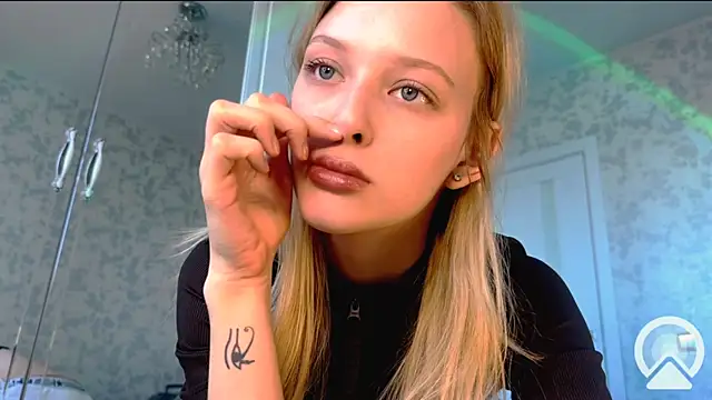 Evvie Summn1 online show from 22, 3, 2025