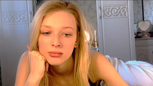 Evvie Summn1 online show from 23, 3, 2025