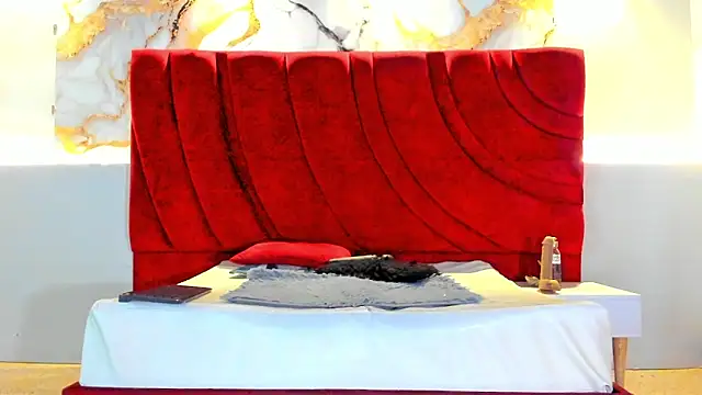 Snapshot of MAISE_HILL1 chatting on 12, 11, 2025 MAISE HILL1 online show from 12, 11, 2025