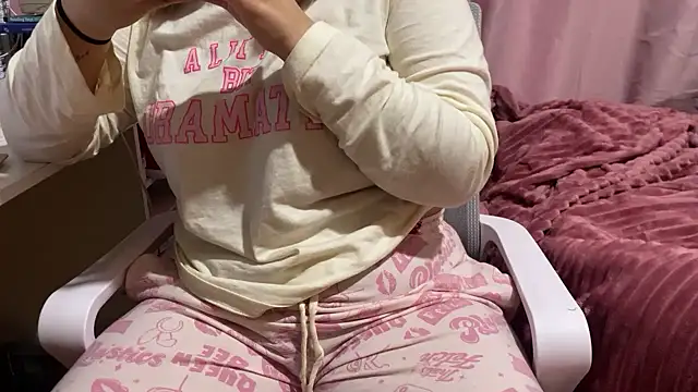 Snapshot of hannahcdmx chatting on 8, 11, 2025 hannahcdmx online show from 8, 11, 2025