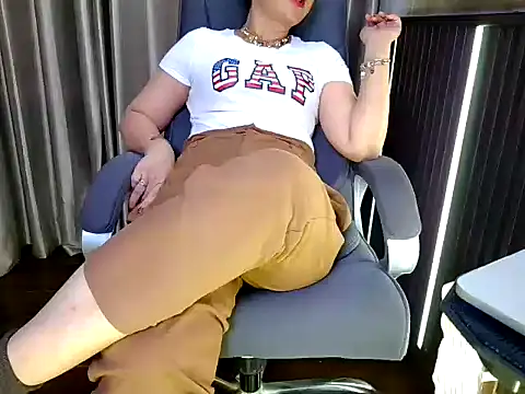 Snapshot of fabdemira chatting on 21, 11, 2025 fabdemira online show from 21, 11, 2025