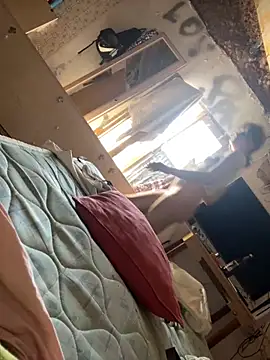 Snapshot of Yasmine47 chatting on 17, 9, 2025 Yasmine47 online show from 17, 9, 2025