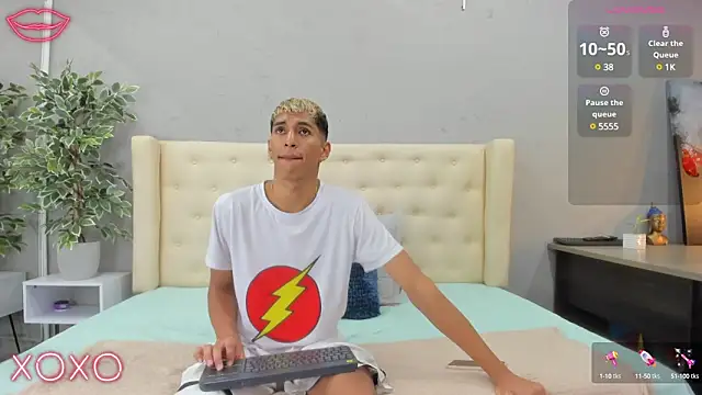 Snapshot of kieran_derek chatting on 17, 3, 2025 kieran derek online show from 17, 3, 2025