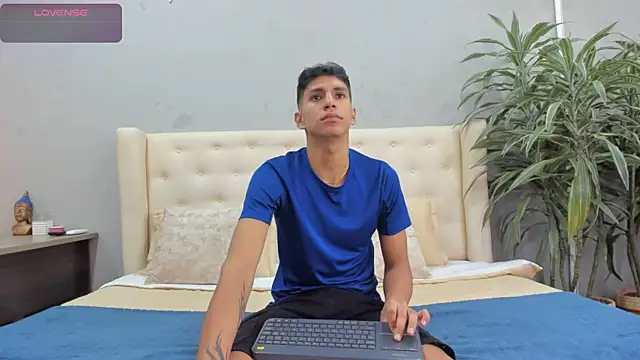 Snapshot of kieran_derek chatting on 29, 9, 2025 kieran derek online show from 29, 9, 2025