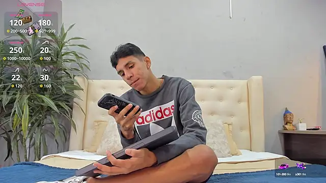 Snapshot of kieran_derek chatting on 8, 10, 2025 kieran derek online show from 8, 10, 2025