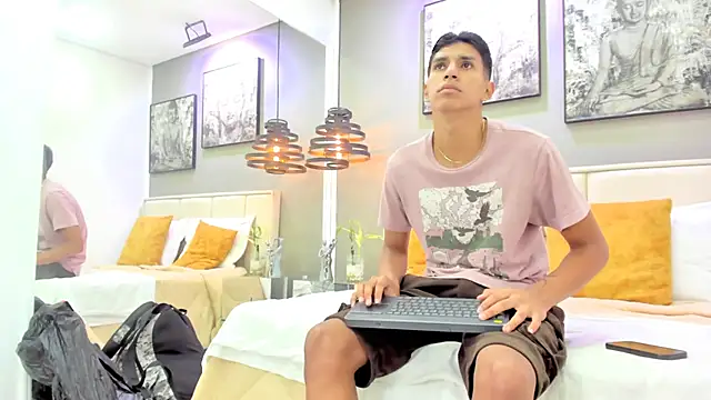 Snapshot of kieran_derek chatting on 23, 10, 2025 kieran derek online show from 23, 10, 2025