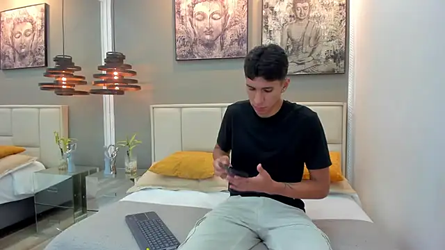 Snapshot of kieran_derek chatting on 15, 11, 2025 kieran derek online show from 15, 11, 2025