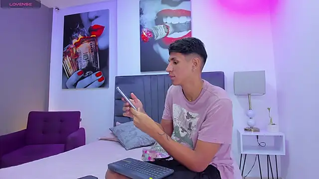 Snapshot of kieran_derek chatting on 23, 11, 2025 kieran derek online show from 23, 11, 2025