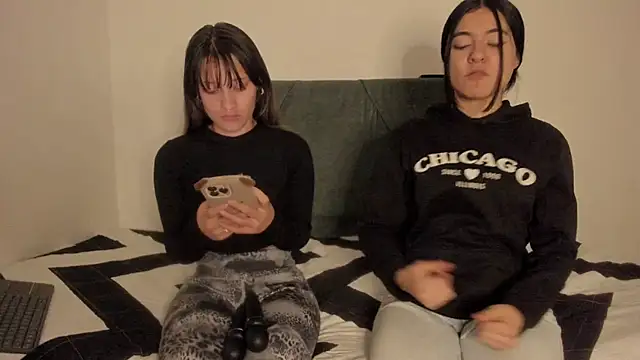 Gabby and Alice online show from 6, 11, 2025