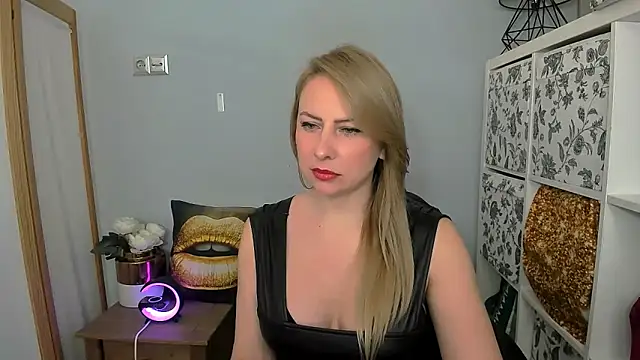 LatoyaRose online show from 12, 1, 2025