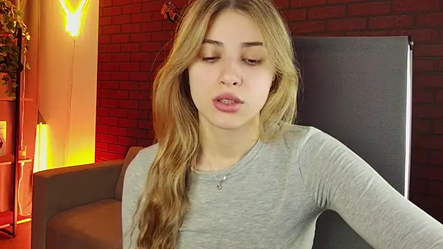 Snapshot of EllieCutes chatting on 2, 12, 2025 EllieCutes online show from 2, 12, 2025