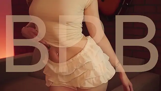 Snapshot of EllieCutes chatting on 22, 12, 2025 EllieCutes online show from 22, 12, 2025