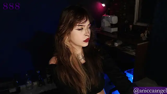 Snapshot of thecoven chatting on 5, 11, 2025 thecoven online show from 5, 11, 2025