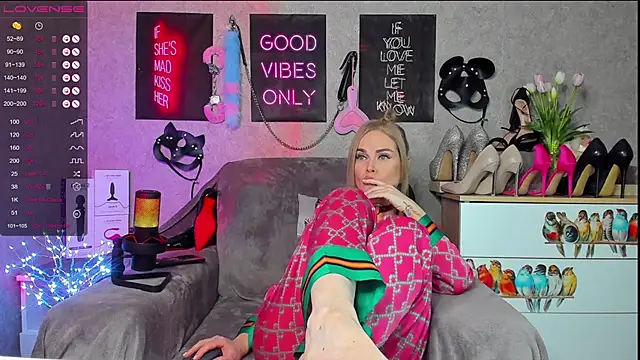 HannaKorsak online show from 6, 3, 2025