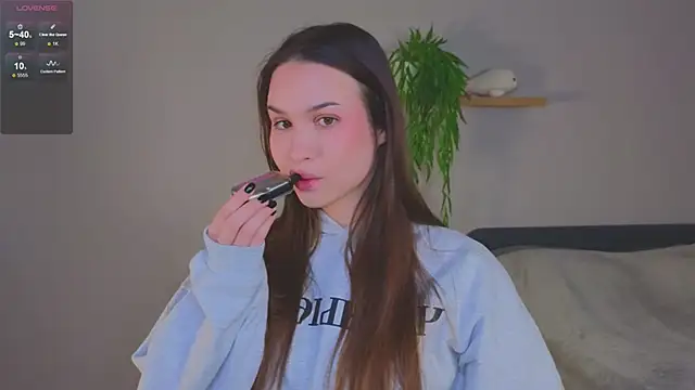 Snapshot of Roxie_Mils chatting on 6, 2, 2025 Roxie Mils online show from 6, 2, 2025