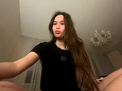 Snapshot of Roxie_Mils chatting on 8, 11, 2025 Roxie Mils online show from 8, 11, 2025