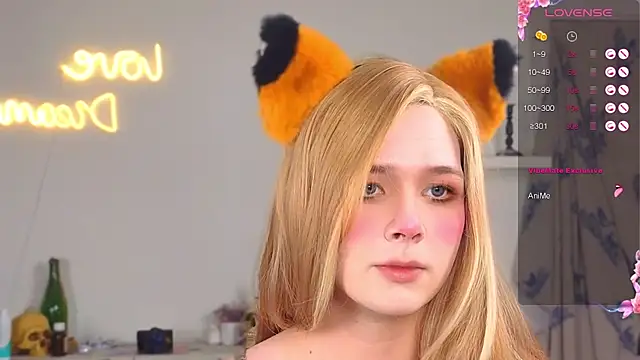 Snapshot of _yourFoxy_ chatting on 22, 10, 2025 yourFoxy online show from 22, 10, 2025