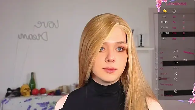 Snapshot of _yourFoxy_ chatting on 6, 11, 2025 yourFoxy online show from 6, 11, 2025