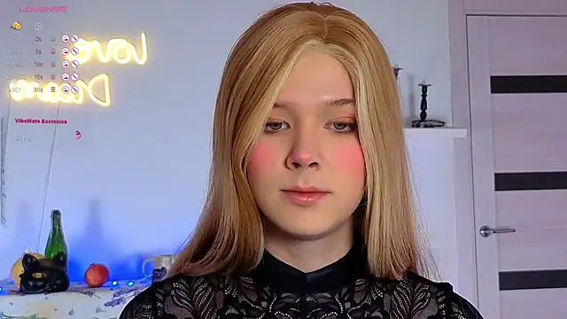 Snapshot of _yourFoxy_ chatting on 17, 11, 2025 yourFoxy online show from 17, 11, 2025