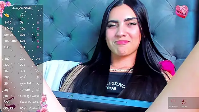 IsaValencia online show from 5, 1, 2025