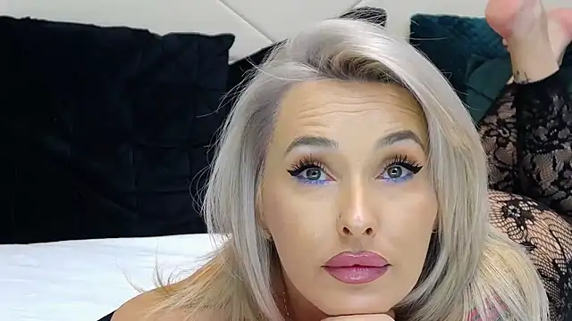 IssaSmith online show from 5, 1, 2026