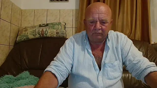 Snapshot of fullballs6 chatting on 10, 9, 2025 fullballs6 online show from 10, 9, 2025