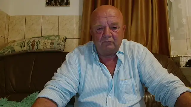 Snapshot of fullballs6 chatting on 18, 9, 2025 fullballs6 online show from 18, 9, 2025