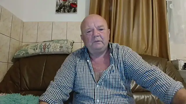 Snapshot of fullballs6 chatting on 19, 9, 2025 fullballs6 online show from 19, 9, 2025