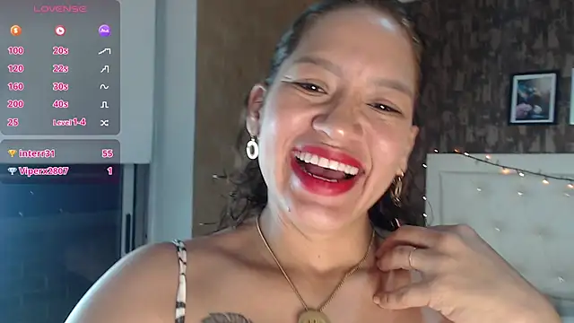 Snapshot of samantha__karolstone chatting on 22, 12, 2024 samantha karolstone online show from 22, 12, 2024