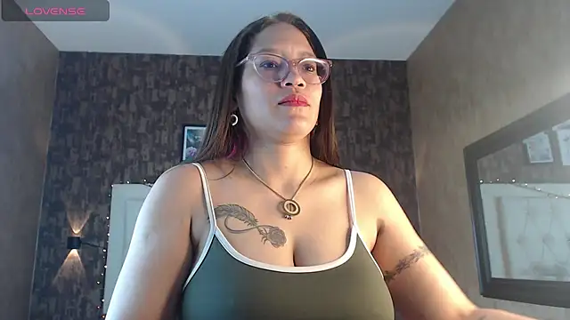Snapshot of samantha__karolstone chatting on 25, 12, 2024 samantha karolstone online show from 25, 12, 2024