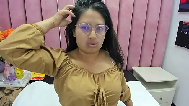 Miaa Smiith  online show from 12, 10, 2025