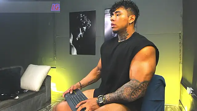 Snapshot of bradley_smith chatting on 2, 3, 2026 bradley smith online show from 2, 3, 2026