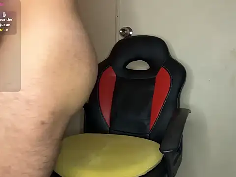 Snapshot of thish0rny chatting on 28, 11, 2025 thish0rny online show from 28, 11, 2025