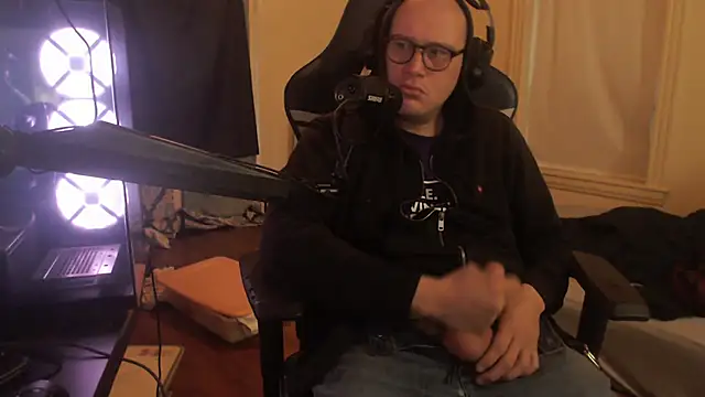 Snapshot of chicostick413 chatting on 22, 10, 2025 chicostick413 online show from 22, 10, 2025