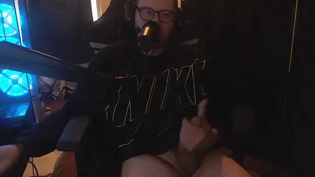 Snapshot of chicostick413 chatting on 6, 11, 2025 chicostick413 online show from 6, 11, 2025