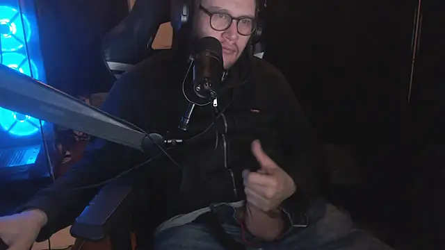 Snapshot of chicostick413 chatting on 7, 11, 2025 chicostick413 online show from 7, 11, 2025