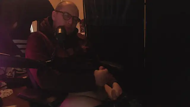 Snapshot of chicostick413 chatting on 26, 11, 2025 chicostick413 online show from 26, 11, 2025