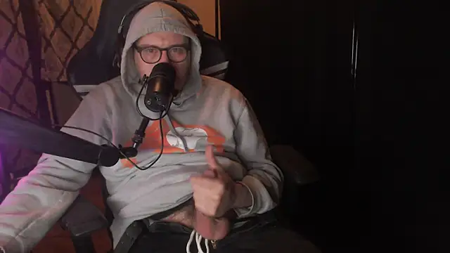 Snapshot of chicostick413 chatting on 12, 3, 2026 chicostick413 online show from 12, 3, 2026