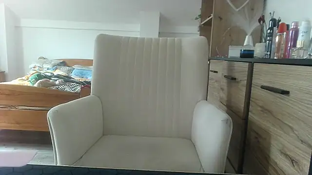 Snapshot of ReifeVenna chatting on 4, 2, 2025 ReifeVenna online show from 4, 2, 2025