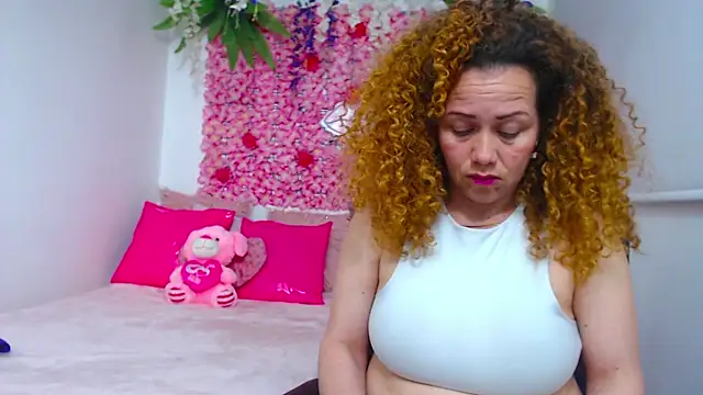 BLONDE SEXYHOT online show from 18, 10, 2025