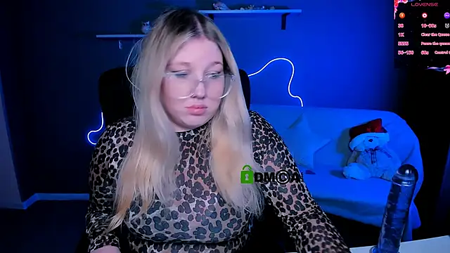 Snapshot of juli_kisss chatting on 4, 3, 2025 juli kisss online show from 4, 3, 2025