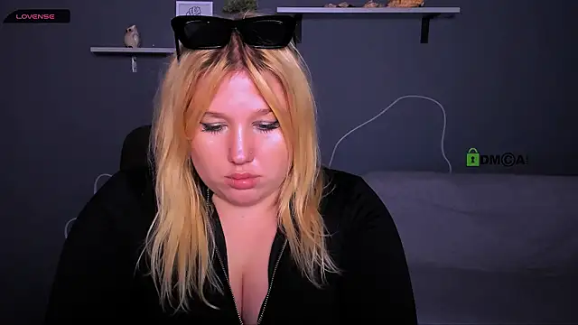 Snapshot of juli_kisss chatting on 4, 10, 2025 juli kisss online show from 4, 10, 2025