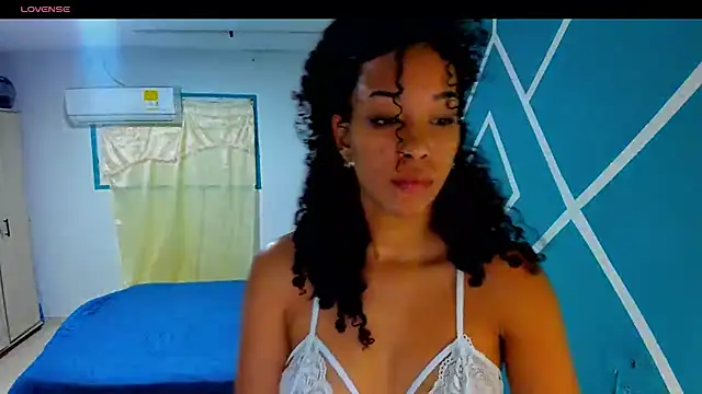 Snapshot of sasha_fox00 chatting on 11, 10, 2025 sasha fox00 online show from 11, 10, 2025