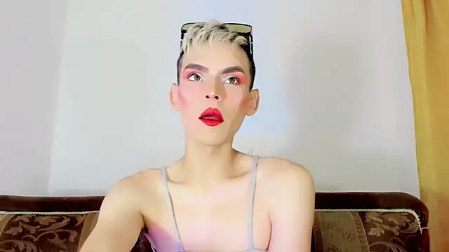 TatiGil online show from 11, 10, 2025