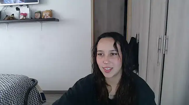 Skarlet Adams28 online show from 3, 12, 2024