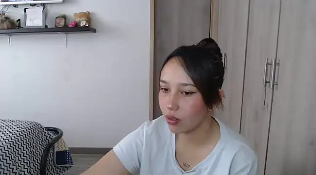 Skarlet Adams28 online show from 6, 12, 2024